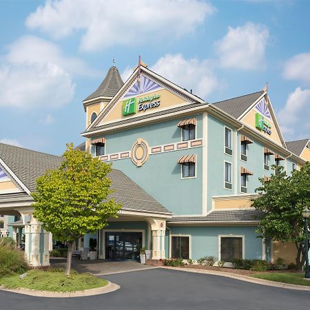 Holiday Inn Express Holland By Ihg Екстер'єр фото