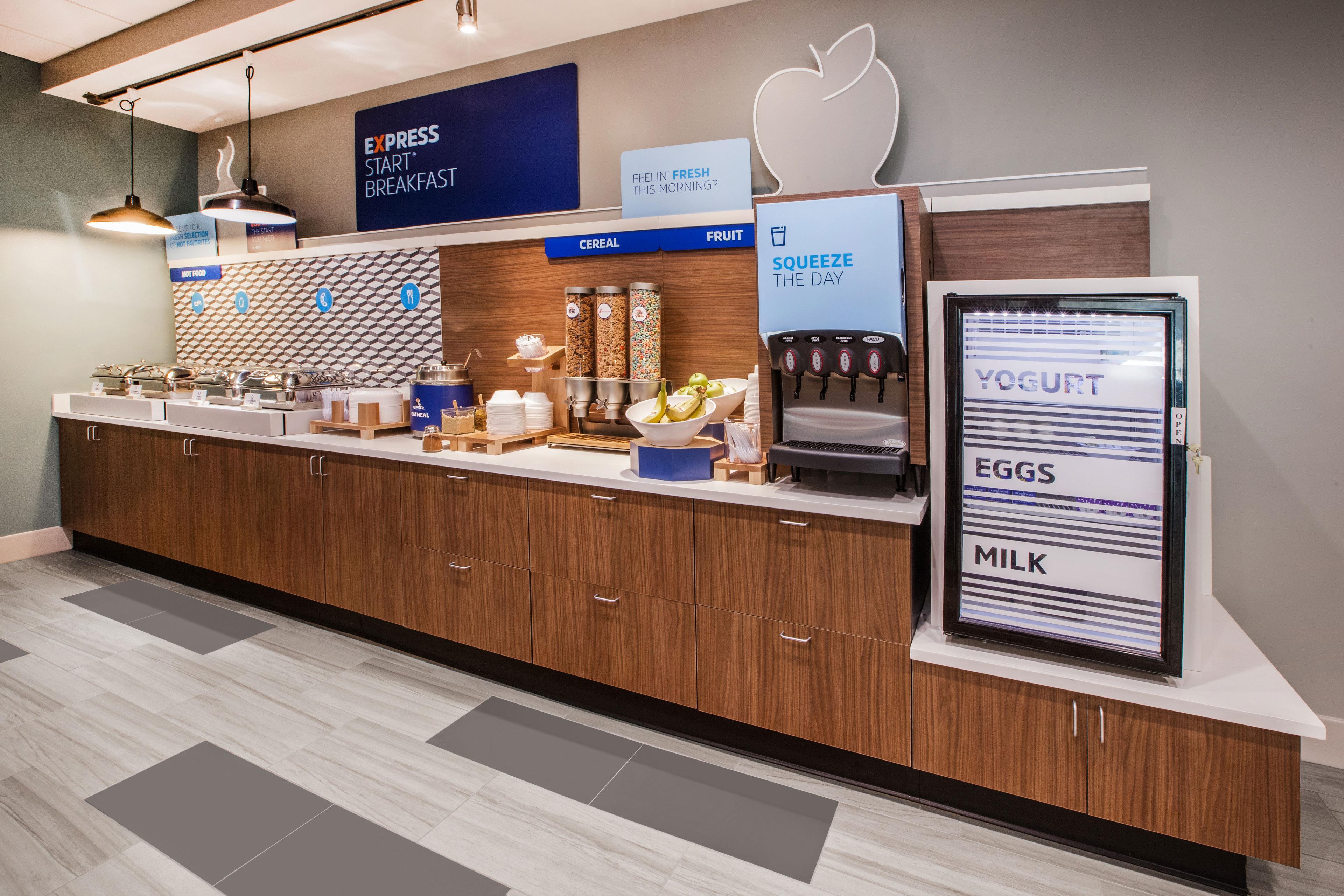 Holiday Inn Express Holland By Ihg Екстер'єр фото