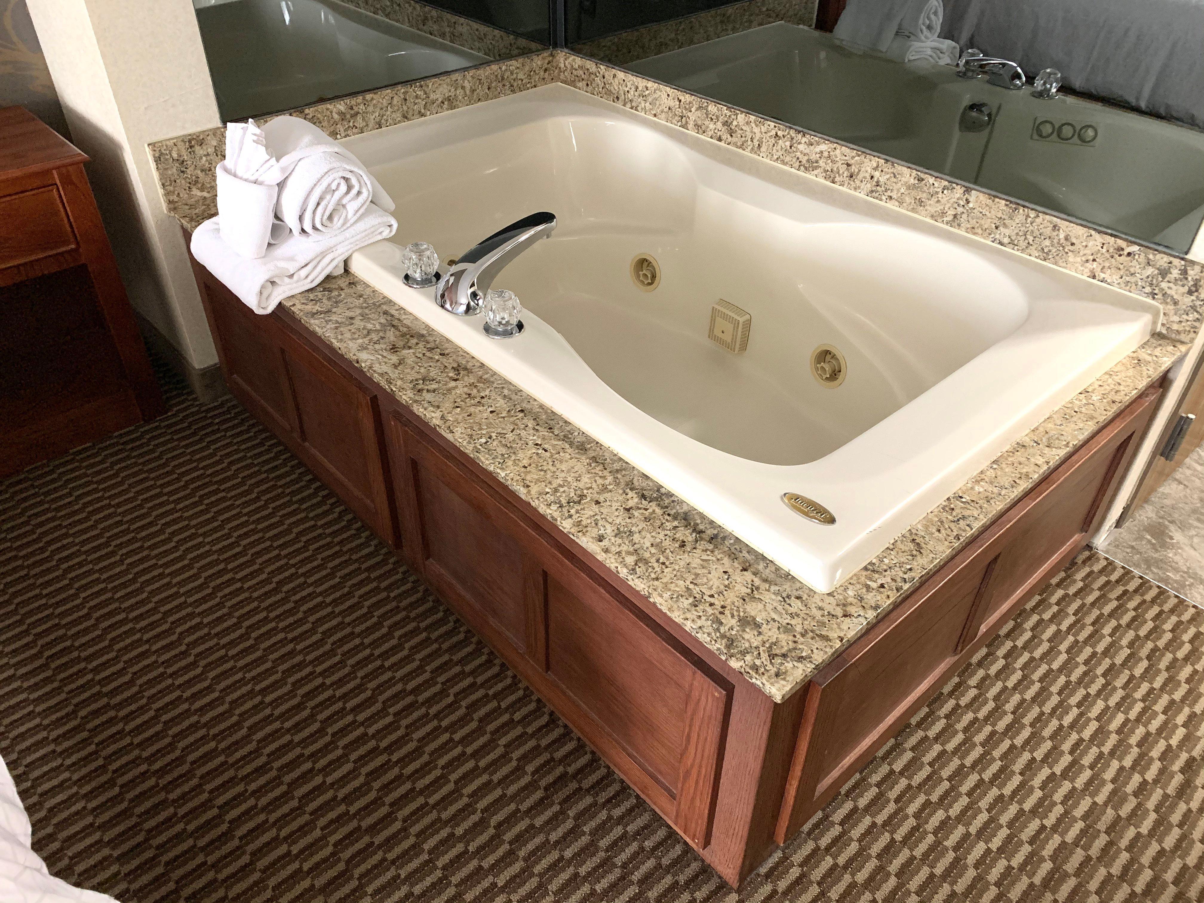 Holiday Inn Express Holland By Ihg Екстер'єр фото