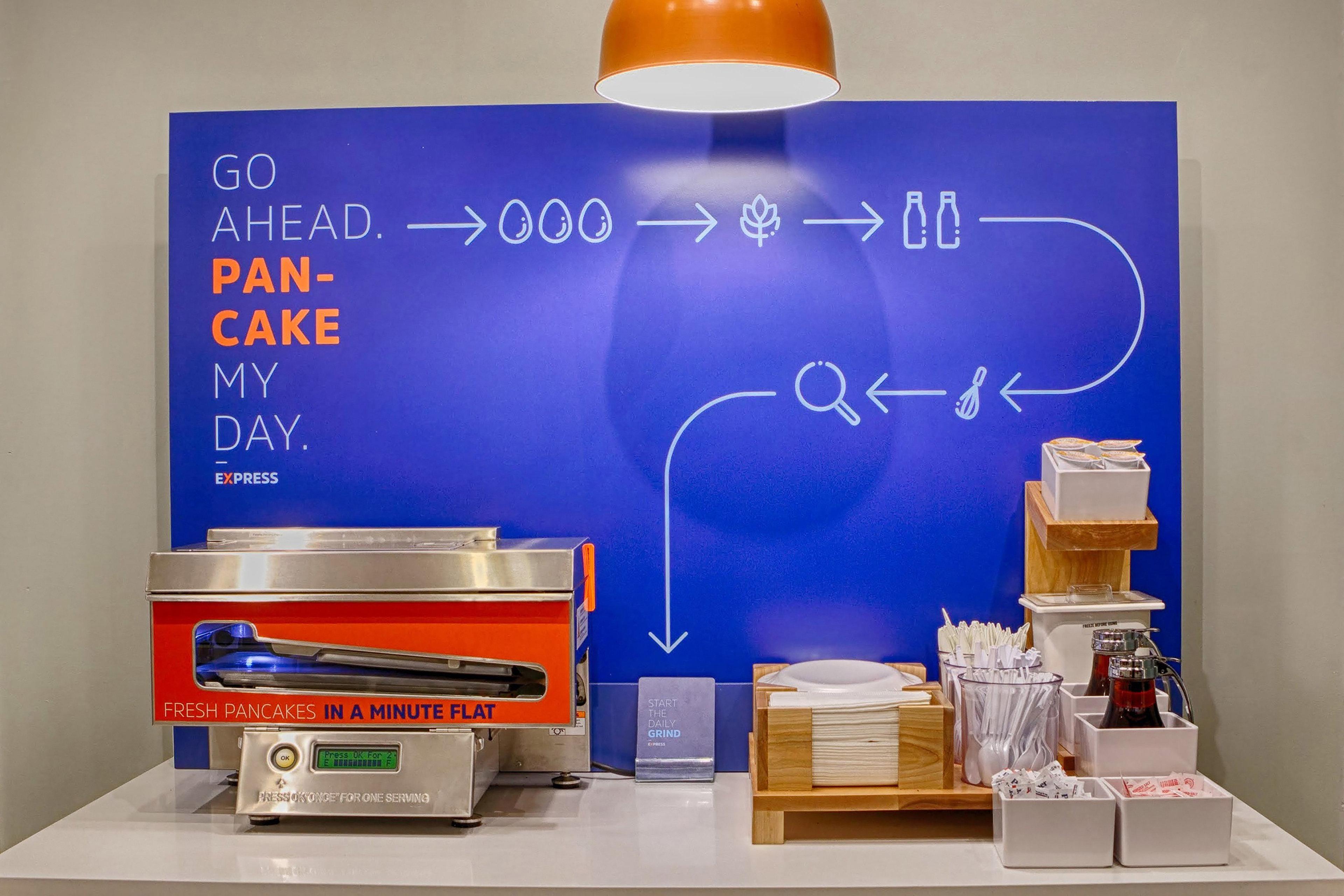 Holiday Inn Express Holland By Ihg Екстер'єр фото
