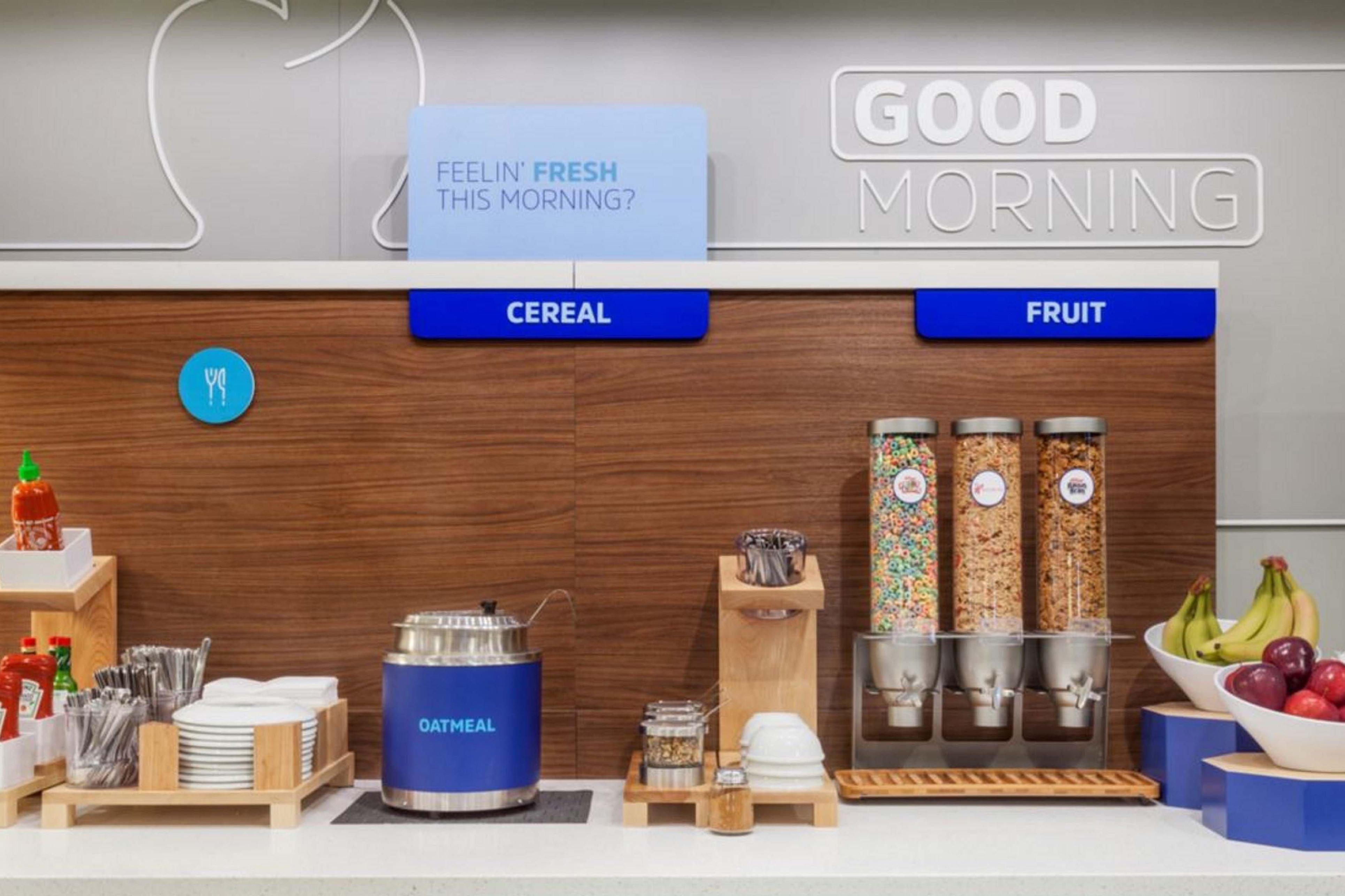 Holiday Inn Express Holland By Ihg Екстер'єр фото