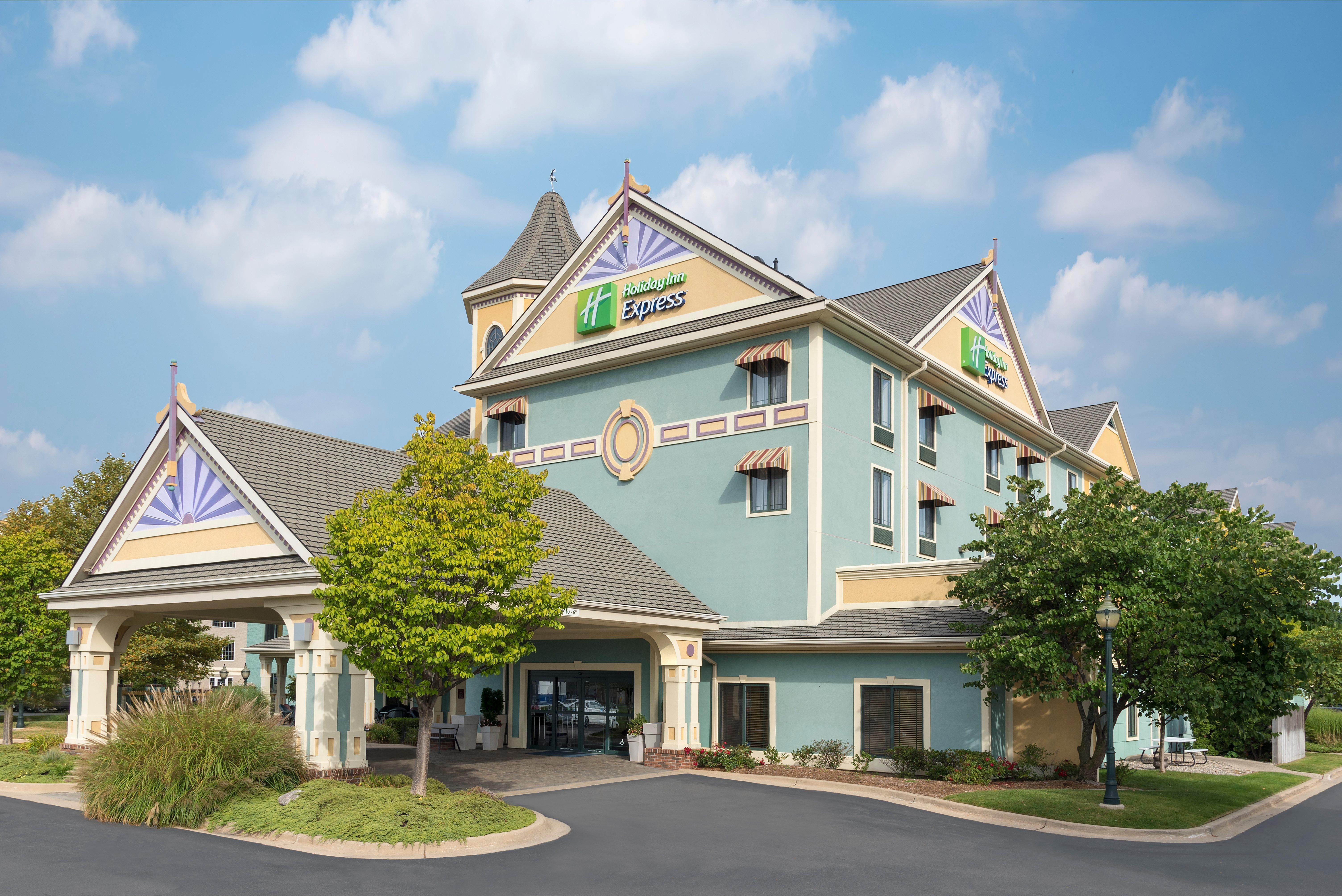 Holiday Inn Express Holland By Ihg Екстер'єр фото