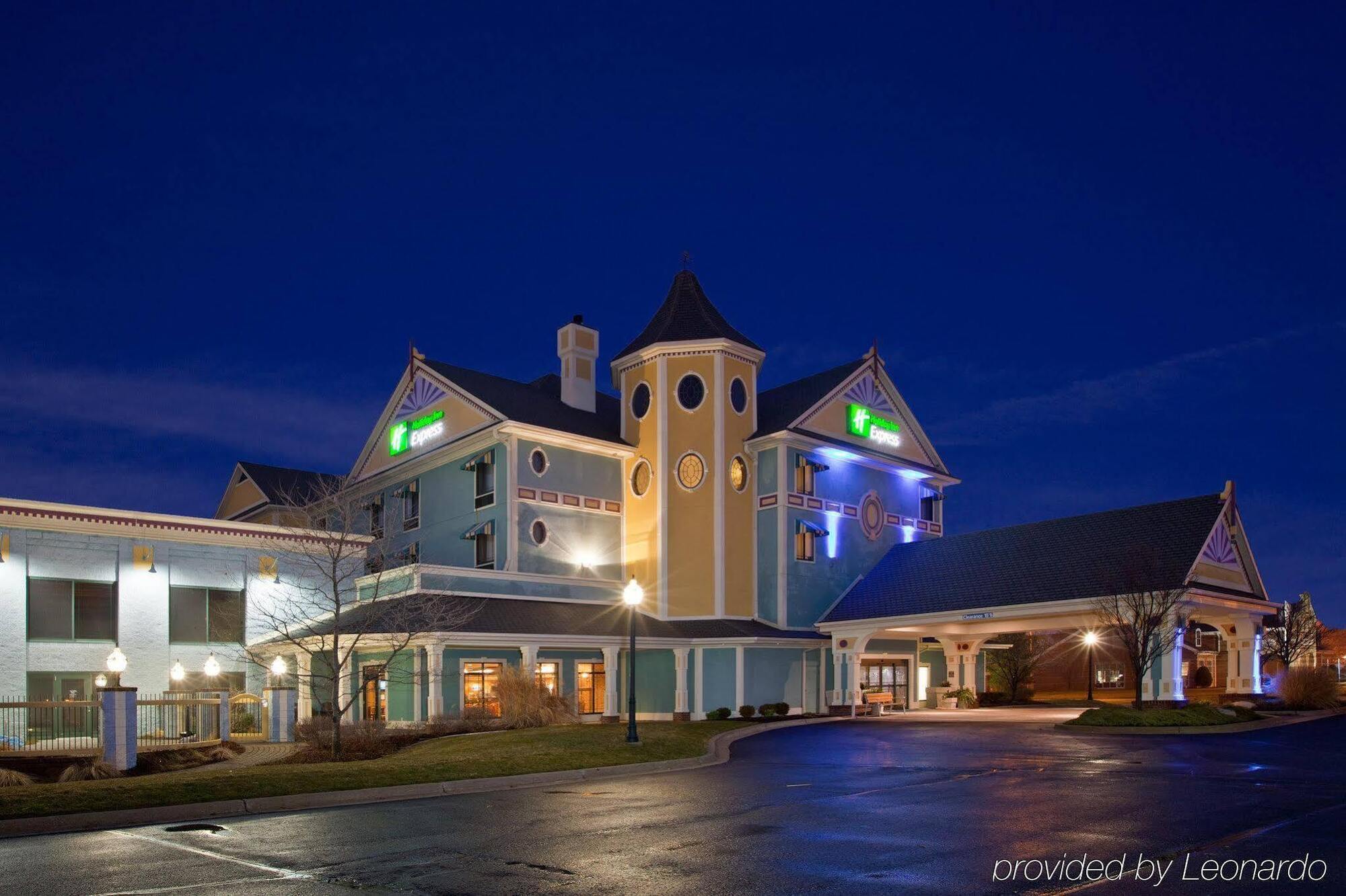 Holiday Inn Express Holland By Ihg Екстер'єр фото